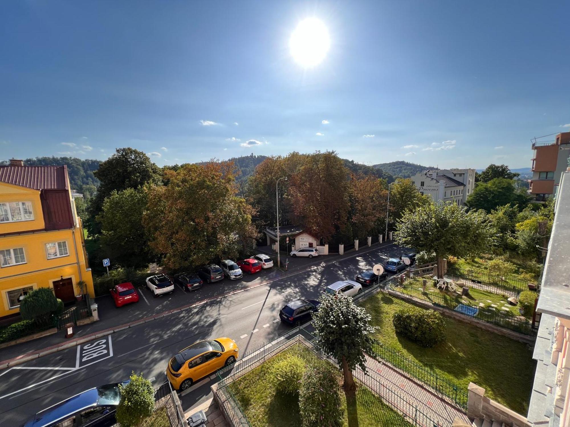 Jurincom Apartments Na Vyhlidce Карловы Вары Экстерьер фото