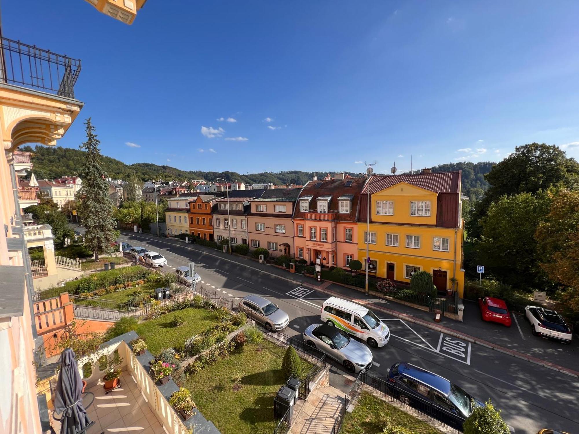 Jurincom Apartments Na Vyhlidce Карловы Вары Экстерьер фото