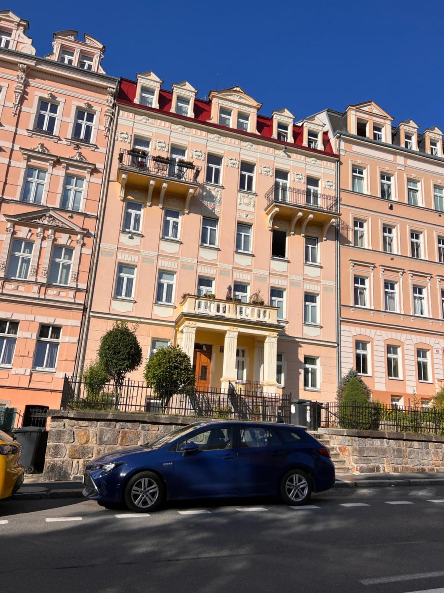 Jurincom Apartments Na Vyhlidce Карловы Вары Экстерьер фото